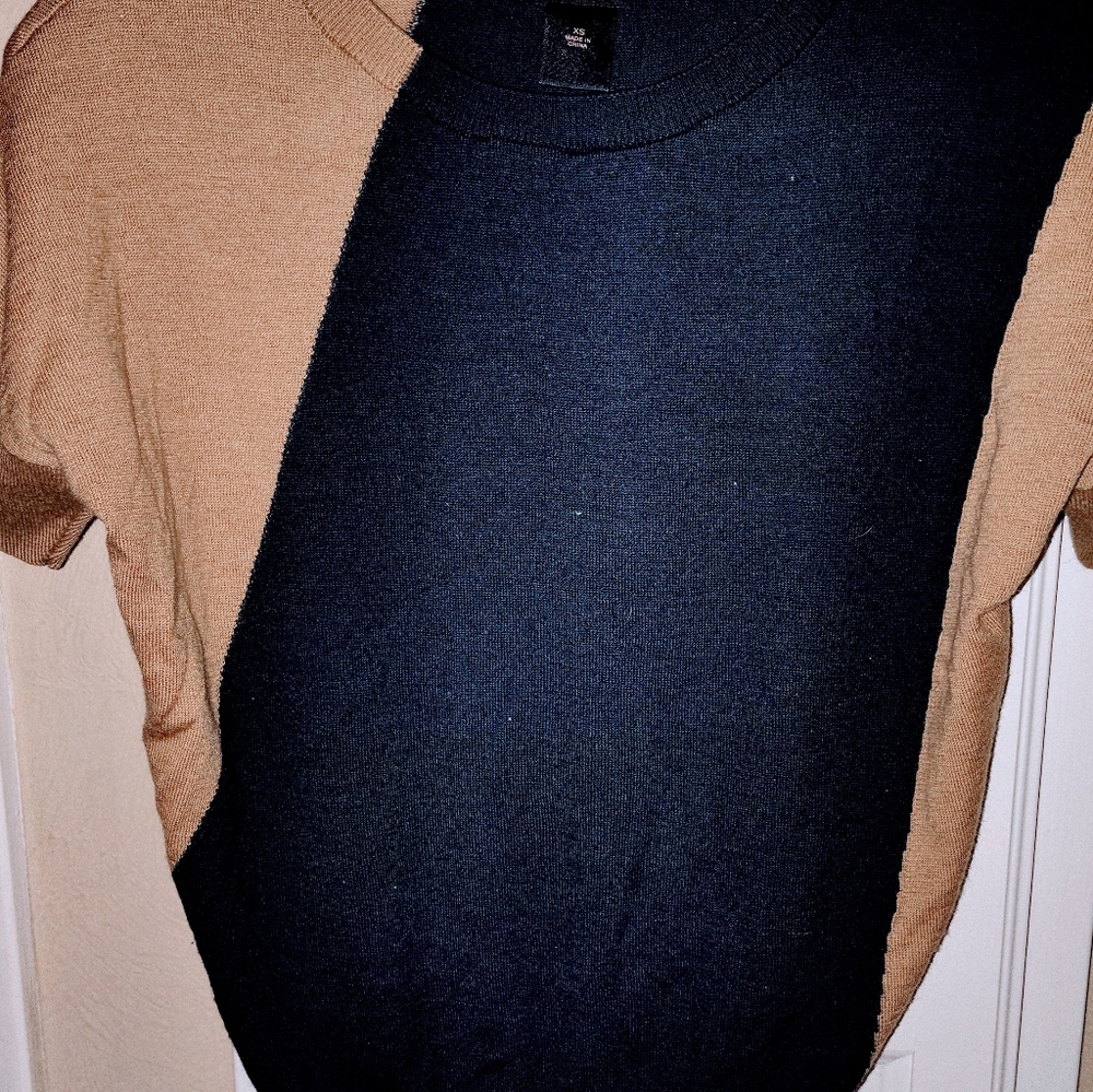 Women's Ann Taylor Black And Tan XS Shirt. Very Nice Condition. - Picture 2 of 6
